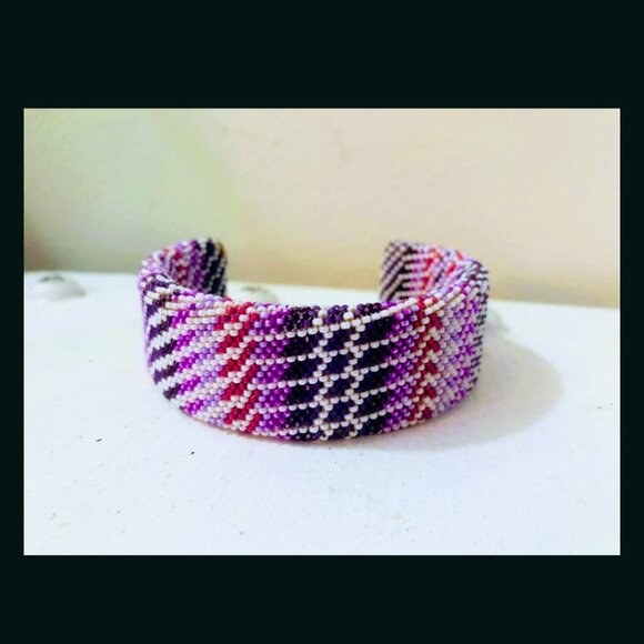 💜💗 Beautiful Purple Peyote Stitch Native Navajo Beaded Cuff Bracelet Jewelry - Picture 1 of 7